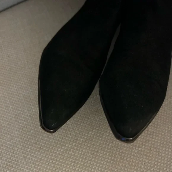 Gucci suede boots. Great condition. Black, size 7 B - Picture 3 of 4
